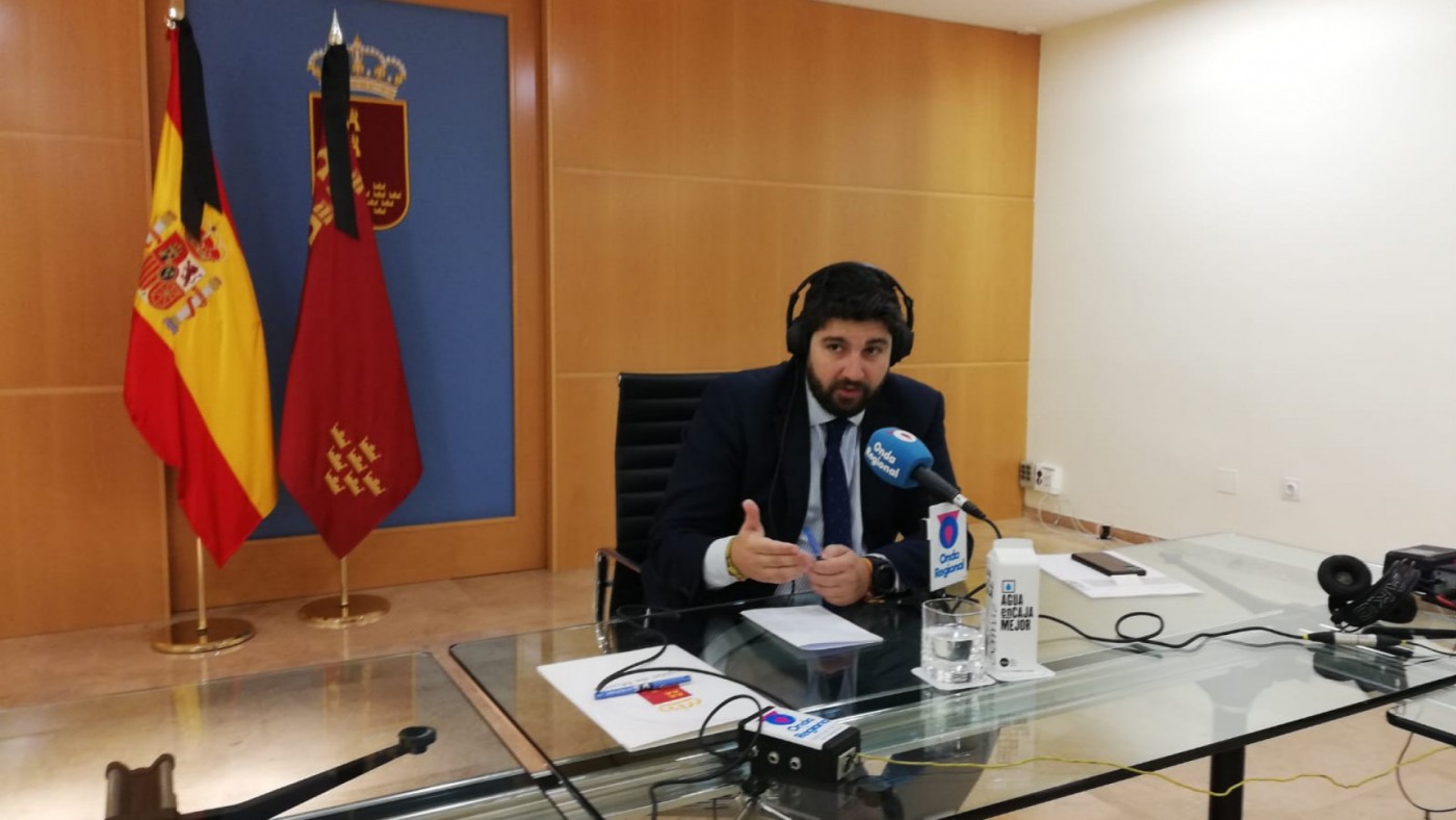 López Miras durante la entrevista con Onda Regional