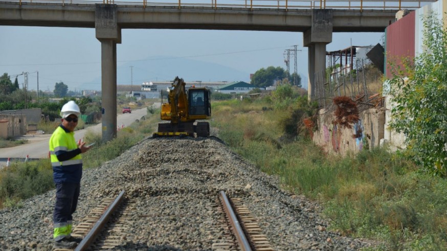 Comienza a desmontarse la línea ferroviaria de Murcia a Águilas. Foto: Plataforma Pro Soterramiento