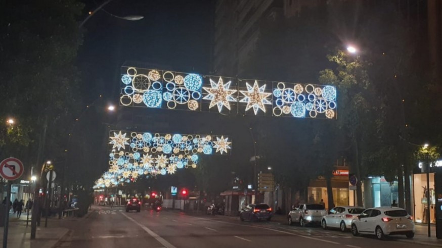 Murcia estudia apagar una hora antes las luces de navidad para ahorrar