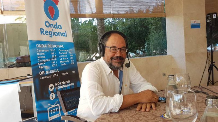 Tomás Consentino López en el set de Onda Regional en Hotel Puerto Juan Montiel