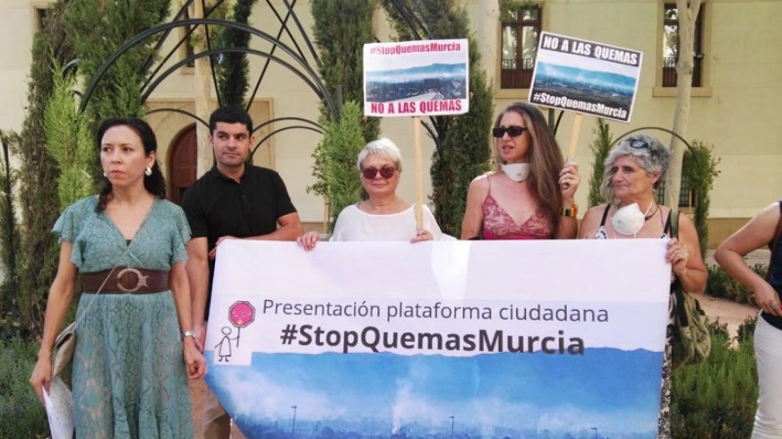 Plataforma #StopQuemasMurcia frente al Palacio de San Esteban