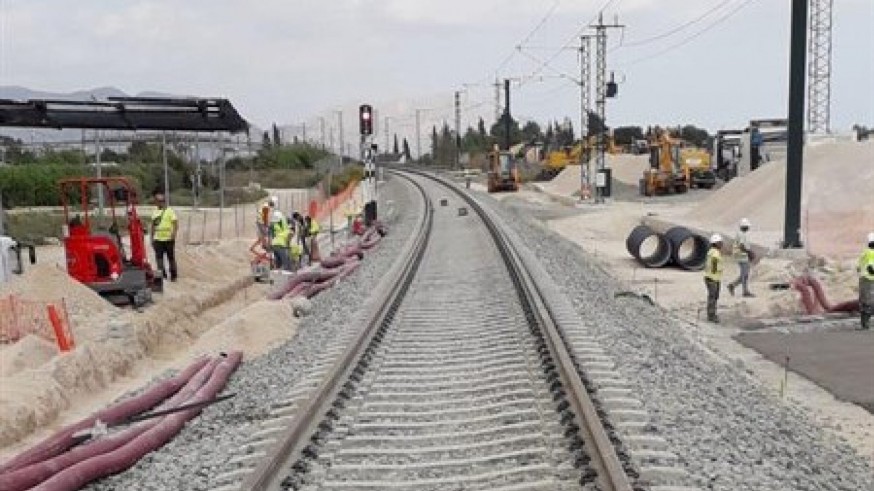 Trabajos en la línea ferroviaria entre Murcia y Alicante