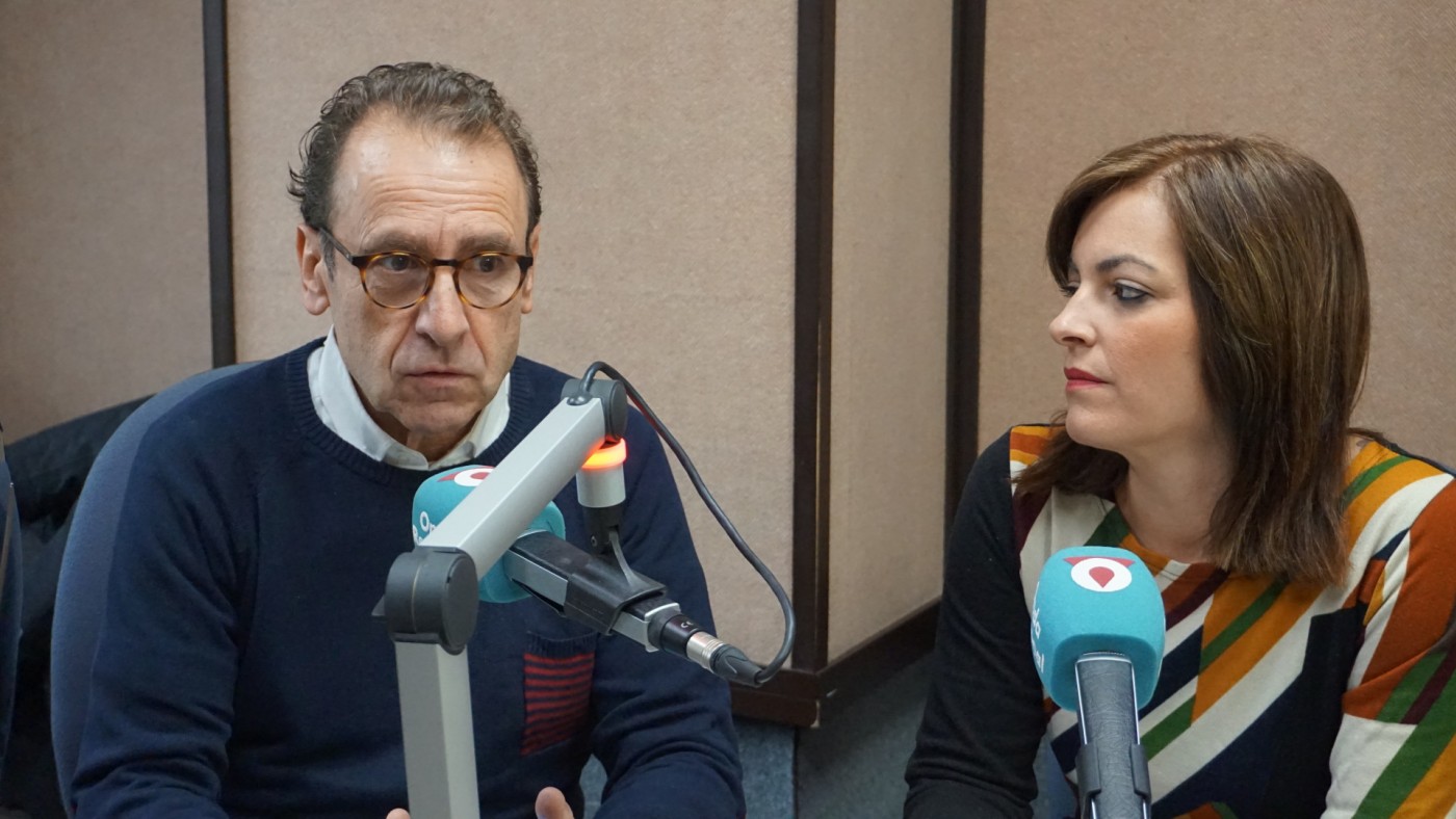 José Morales y May Penín en los estudios de Onda Regional