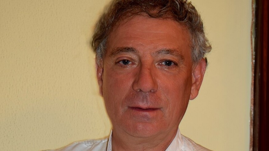 Juan Carlos Mestre: "La poesía es un acto de legítima defensa contra la mentira del poder"