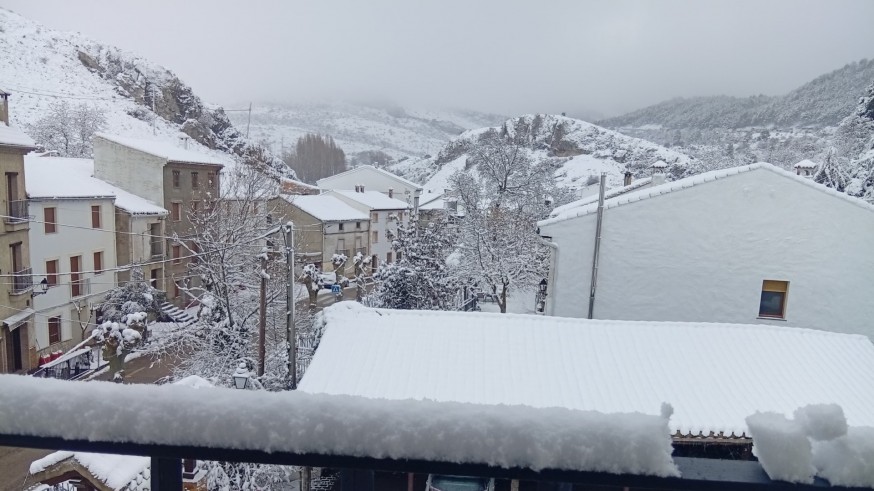 La nieve deja en el nacimiento del río Segura una auténtica estampa navideña