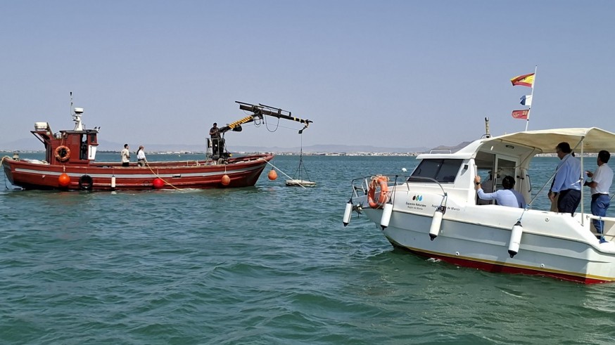 Medio Ambiente instala 61 fondeadores ecológicos en el Mar Menor