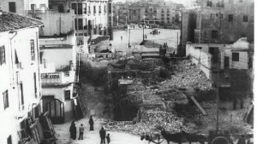 VIVA LA RADIO: Murcia en la memoria. Baños públicos que el progreso y la desidia destruyó.