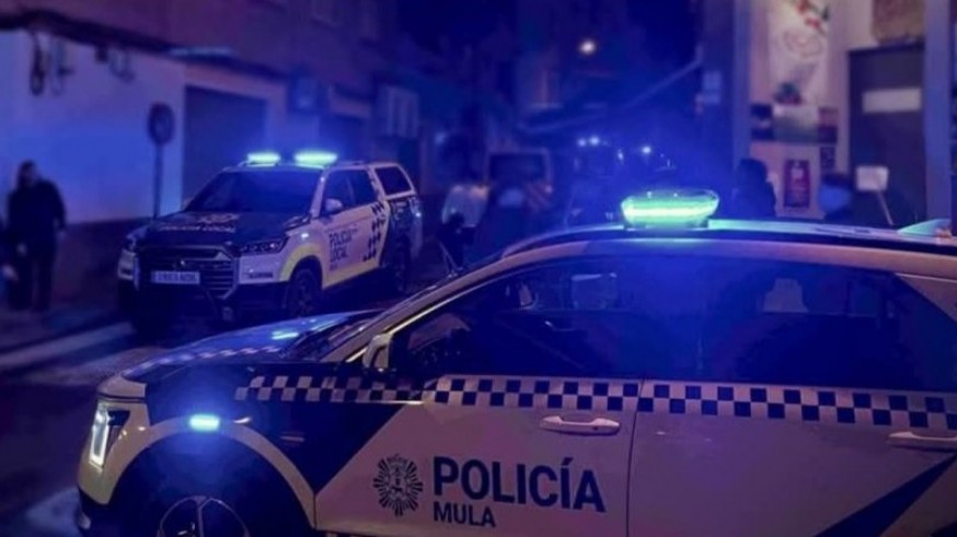 Evacúan un edificio en Mula por un incendio en una vivienda de la cuarta planta