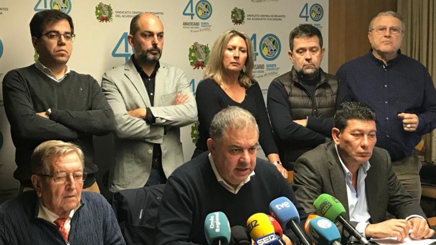 Rueda de prensa ofrecida esta mañana por los regantes