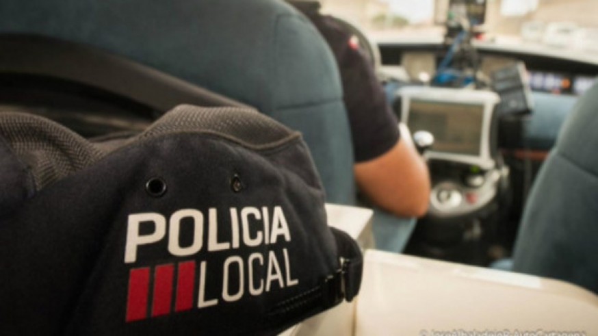 MIRANDO AL MAR. Los policías locales se manifiestan en Cartagena