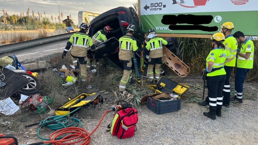 Herido al quedar atrapado en el vehículo volcado que conducía en Molina de Segura