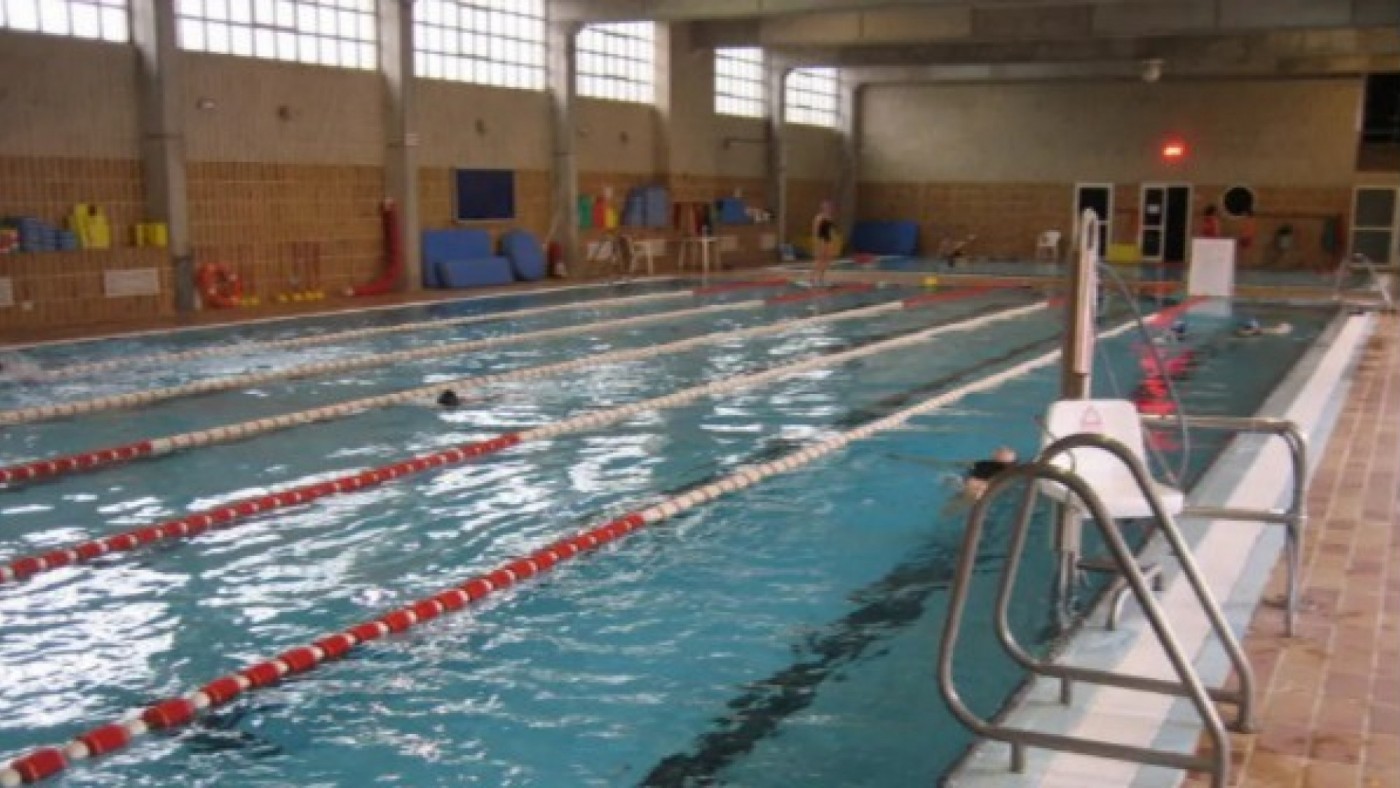 Fallece un hombre de 64 años ahogado en la piscina municipal Infante de Murcia