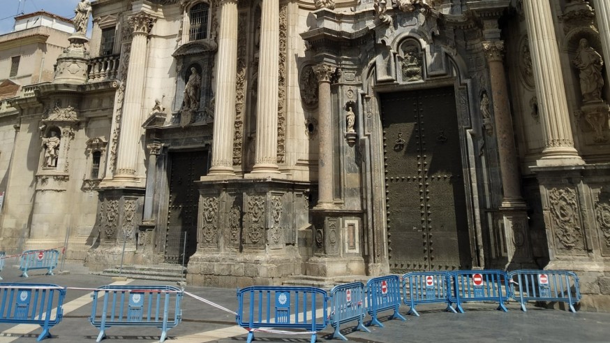Vallado frente a la Catedral de Murcia