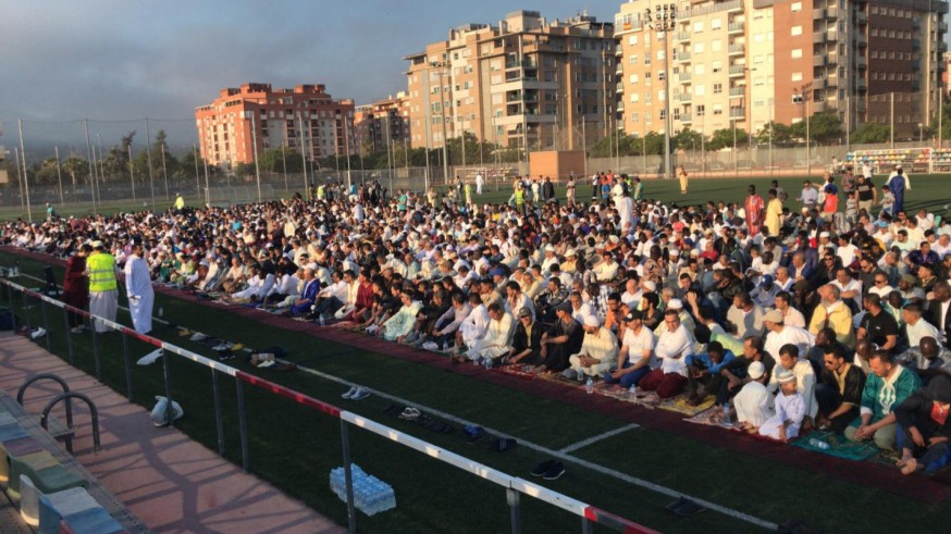 Rezo en el Polideportivo de Santiago el Mayor