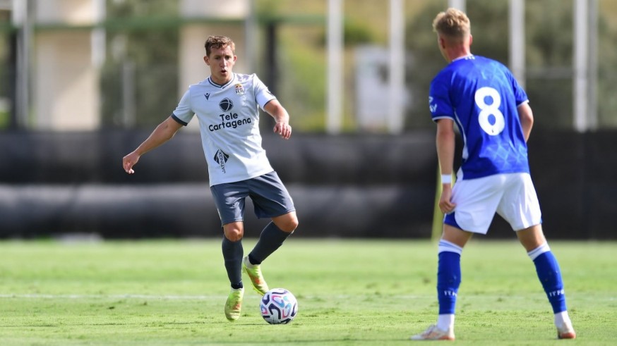De Blasis: "A mi edad algunos juegan por dinero y otros por seguir sintiéndonos futbolistas"