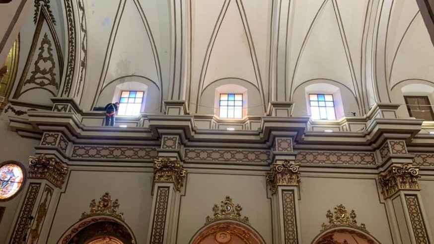 El templo de la Iglesia Mayor de Santo Domingo de Mula estrena nuevas vidrieras