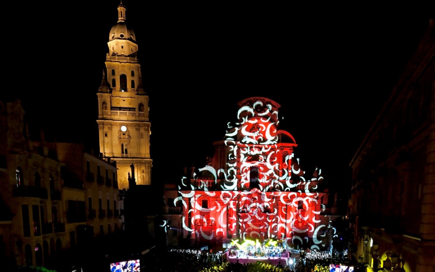Walls pregona la Feria de Murcia con un espectáculo en Cardenal Belluga