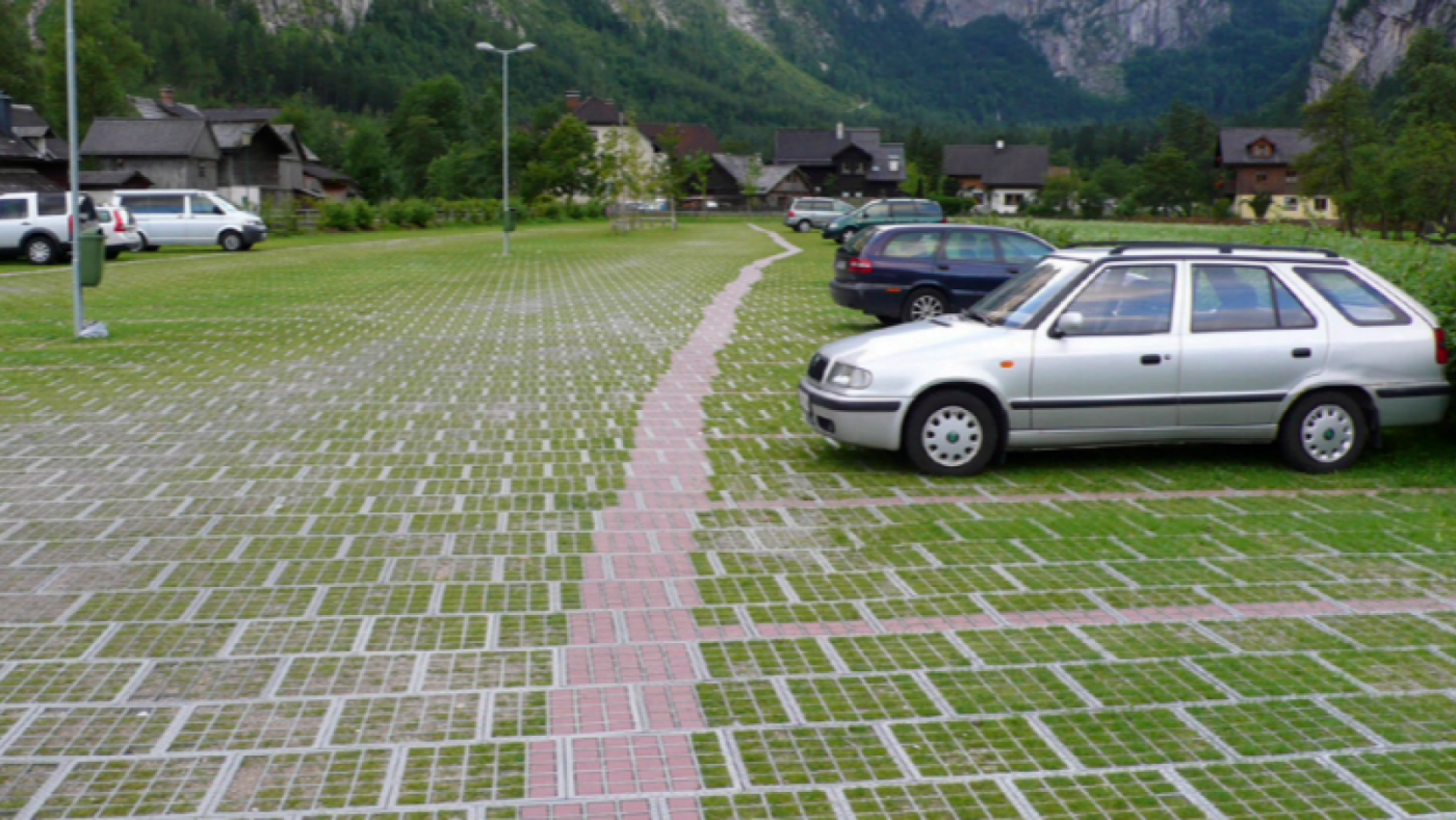 Sistema de pavimento permeable en Austria. Foto: MITECO