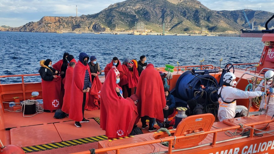 Interceptada una patera con 16 personas a bordo frente a las costas de Cartagena