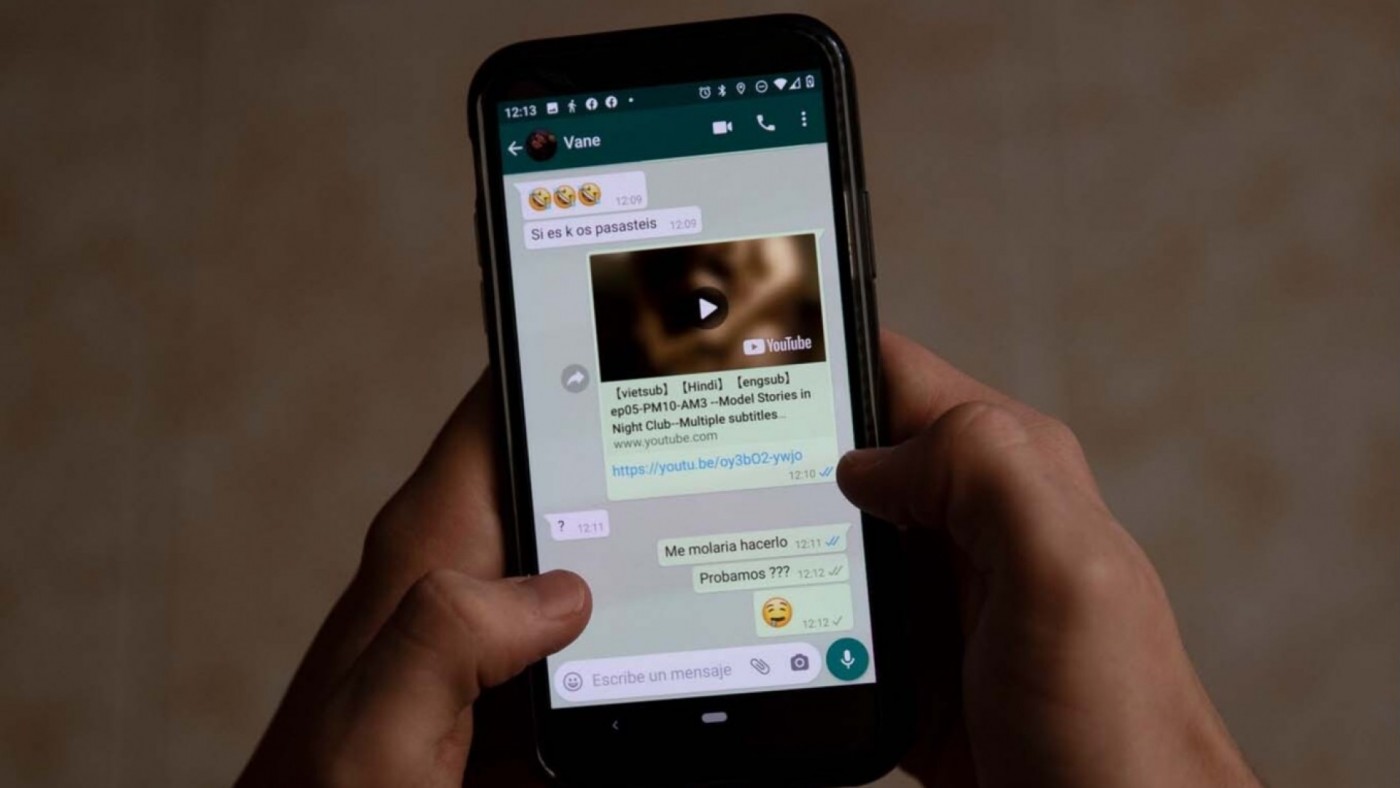 Siete de cada diez jóvenes consumen pornografía en el móvil