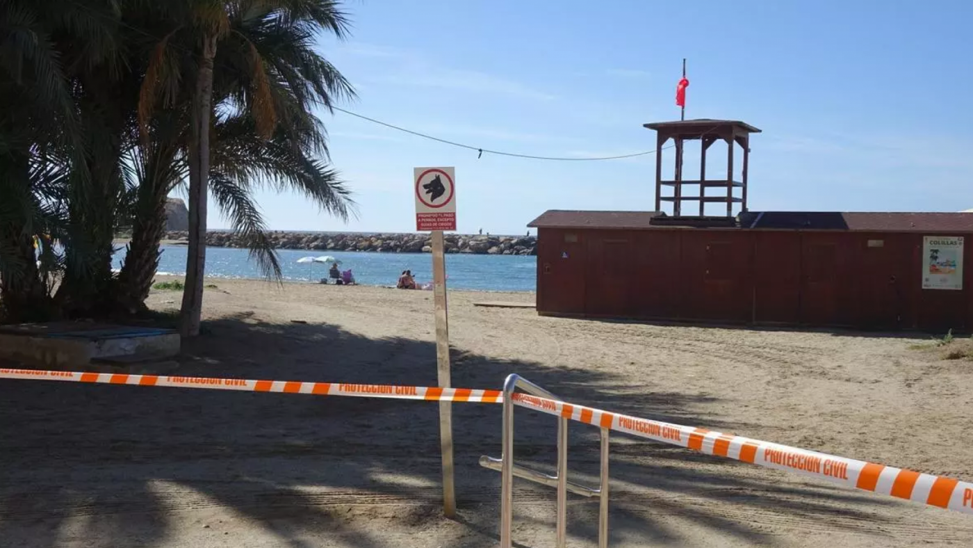 Cerradas al baño el fin de semana las playas aguileñas de La Colonia y Poniente por vertido de aguas residuales