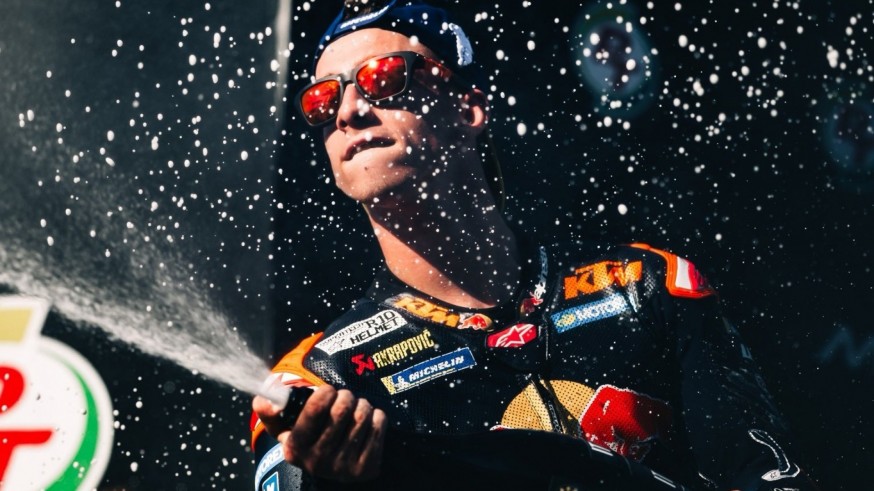 Acosta sale líder de Tailandia tras ser segundo en la carrera principal