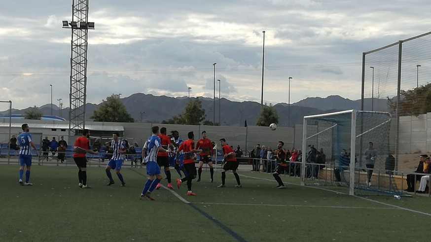 El Águilas gana en casa 2-1 al Cieza