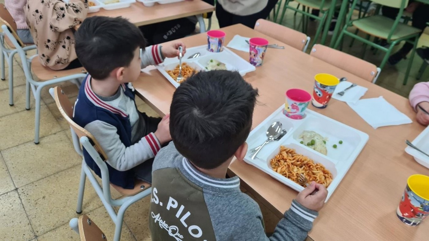 Investigan la presencia de larvas en el comedor de un colegio de Murcia