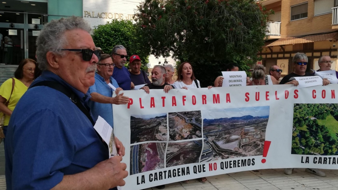 Vecinos de Cartagena denuncian el incumplimiento de las medidas cautelares en los terrenos de Zinsa