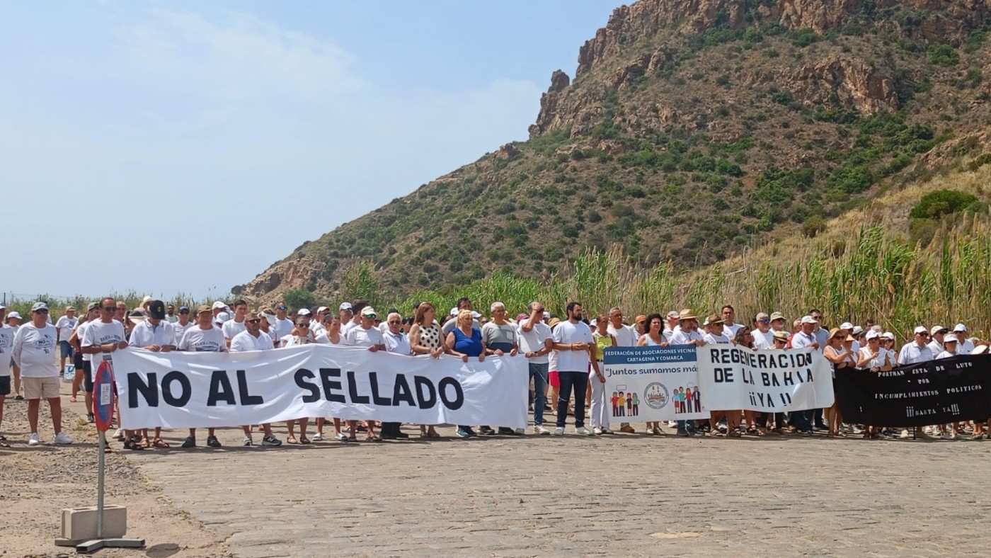 Protesta vecinal contra el sellado de los estériles de Portmán