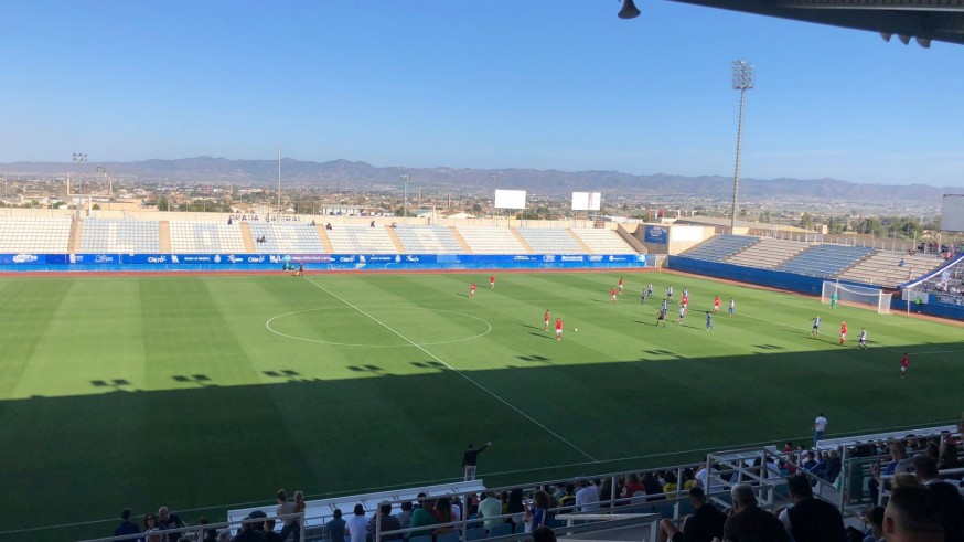 El Lorca Deportiva se lleva la victoria en el último minuto ante del Racing Murcia (1-0)