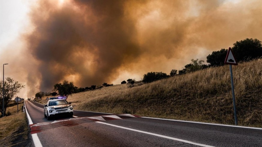 El Gobierno moviliza más de 1.800 efectivos para combatir los incendios en Madrid y Ávila