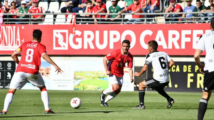 El Real Murcia cae 0-2 ante el Linense y termina tercero en la clasificación 