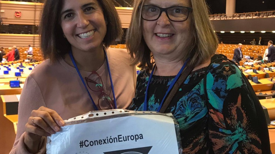 Margarita Domínguez y Teresa Allepuz nos saludan desde el Parlamento Europeo