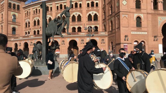 EL ROMPEOLAS. Los tambores de Mula suenan en Madrid