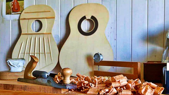 NOCHE ABIERTA. Guitarras artesanales fabricadas en la Región de Murcia