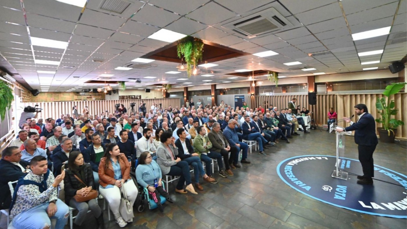López Miras pide el voto del campo para proteger el trasvase y a los agricultores "de ataques de los extremistas"