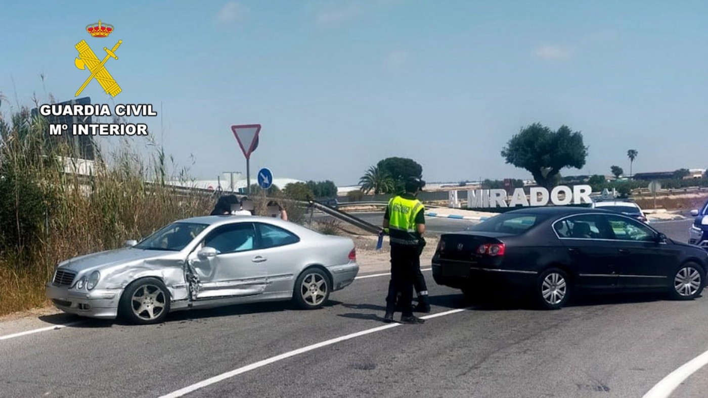 Detenido un conductor y sus padres por intentar evadir su responsabilidad en un accidente y estafar al seguro