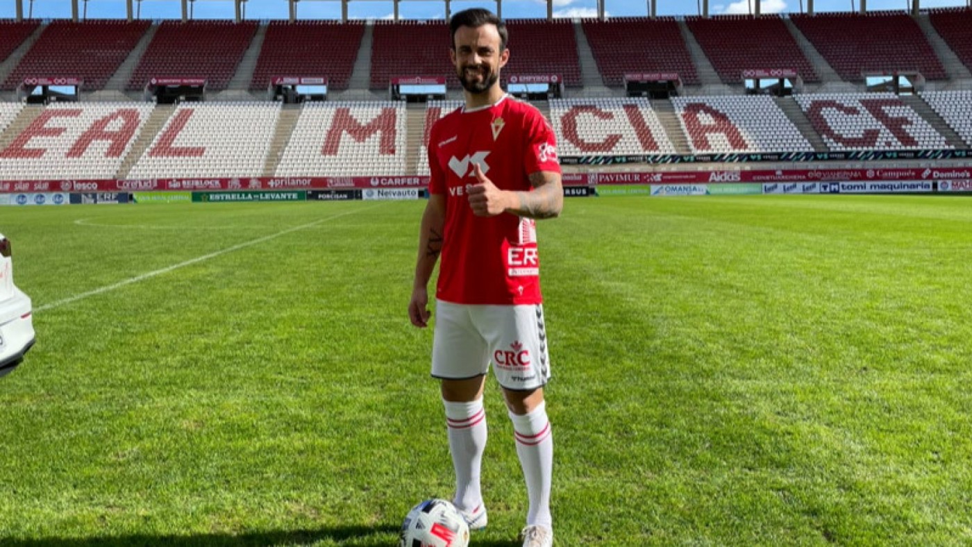 El Real Murcia presenta a Paco Molinero e incorpora al extremo Toni Ripoll, del Oviedo