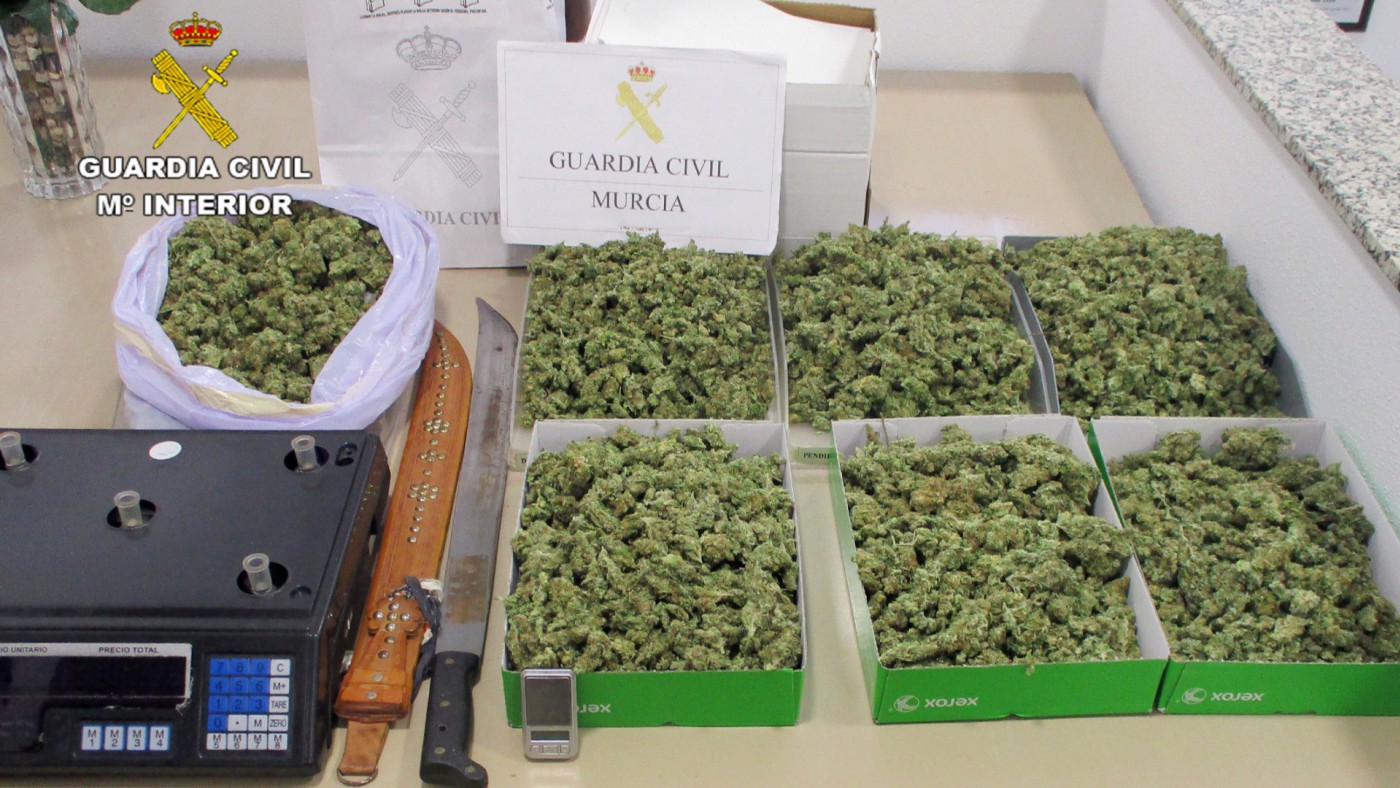 La Guardia Civil desmantela en San Javier tres puntos de venta de drogas