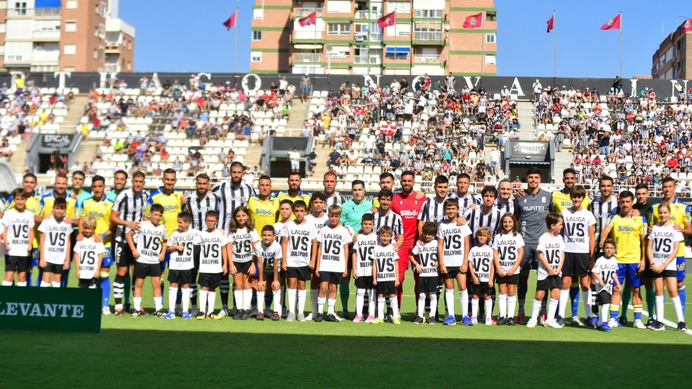 Las Peñas del Cartagena estallan contra la directiva y piden a la afición no abonarse