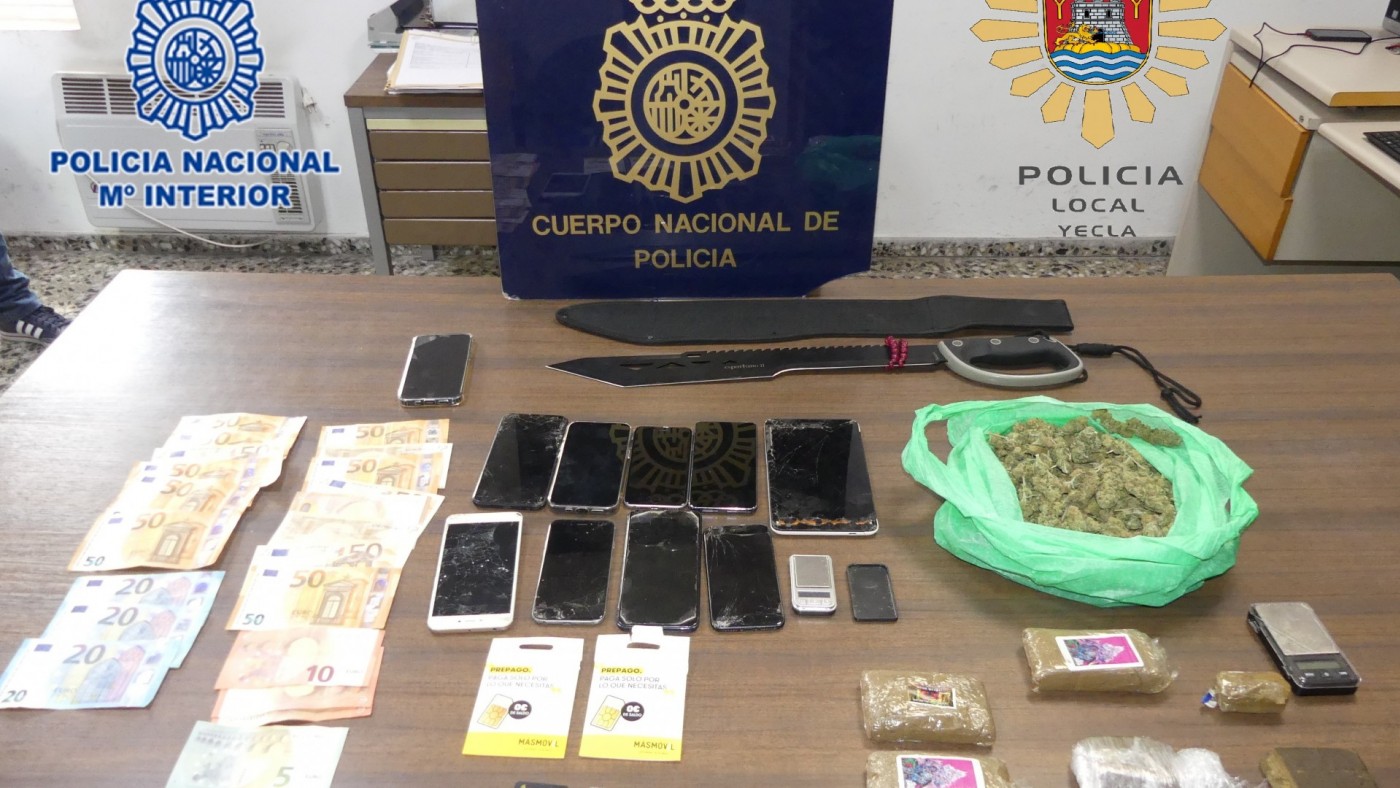 Desmantelan dos puntos negros de venta de droga en Yecla
