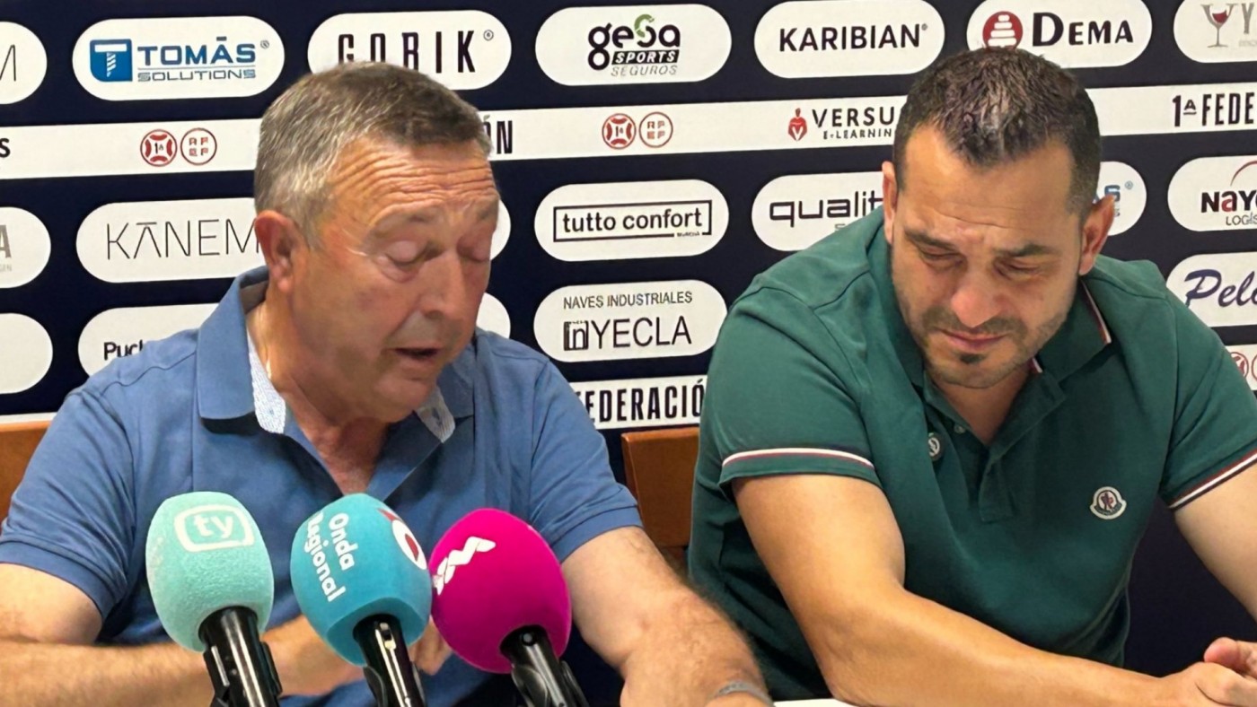 Adrián cierra el ciclo del Yeclano "agotado" y entre lágrimas