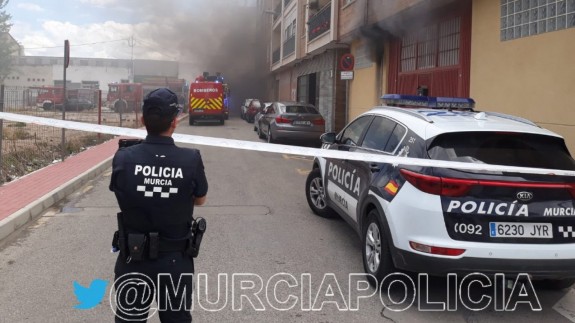 Evacúan un edificio de Churra por el incendio de un vehículo en el garaje