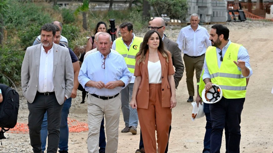 La alcaldesa de Murcia da por zanjada la polémica por la presencia de empleados de la contrata en un acto municipal