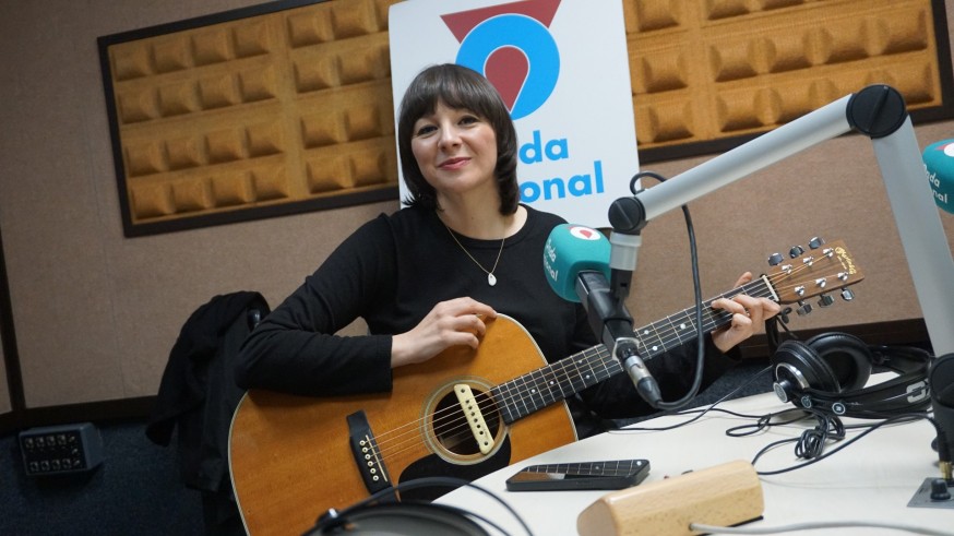 Con Alondra Bentley hablamos de cine y de "La Materia". Helio y Las Wonder, protagonistas de Sala de Bandas