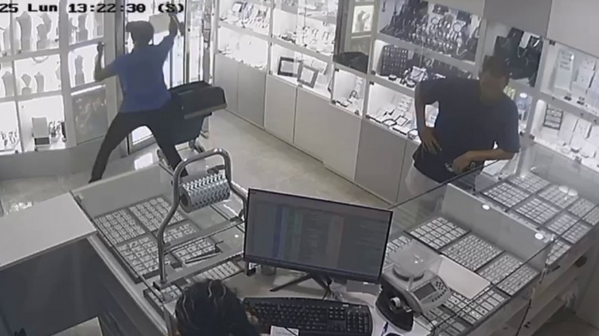 Detenidos dos hombres por el robo en una joyería en Águilas