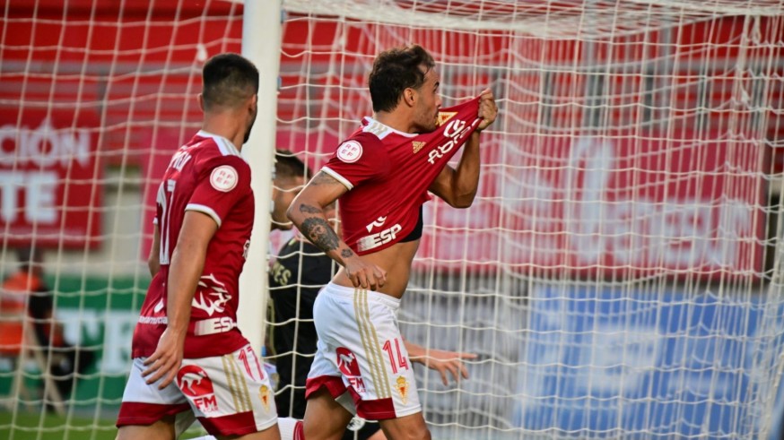 Pedro León conduce al Murcia a la felicidad (4-2)