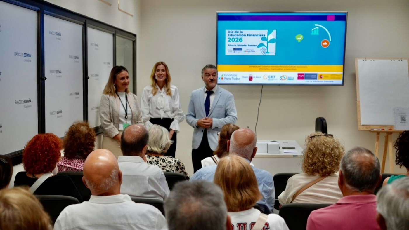 Educación financiera para reducir los fraudes 'on line' a los mayores