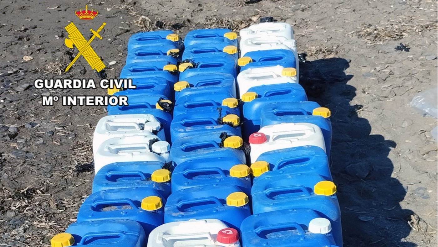 La Guardia Civil detiene a dos personas en Lorca por un caso de ‘petaqueo’ con 39 garrafas de combustible